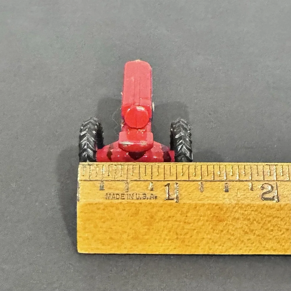 CLATS 1988 1:64 Diecast Model Of A 1938 Red‎ Cockshutt H70 Tractor Rubber Wheels